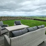 3 Bed In Ulverston Oc-93090 울버스톤